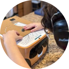 Der Beaverbot – der Kartonbiber bei der Arbeit